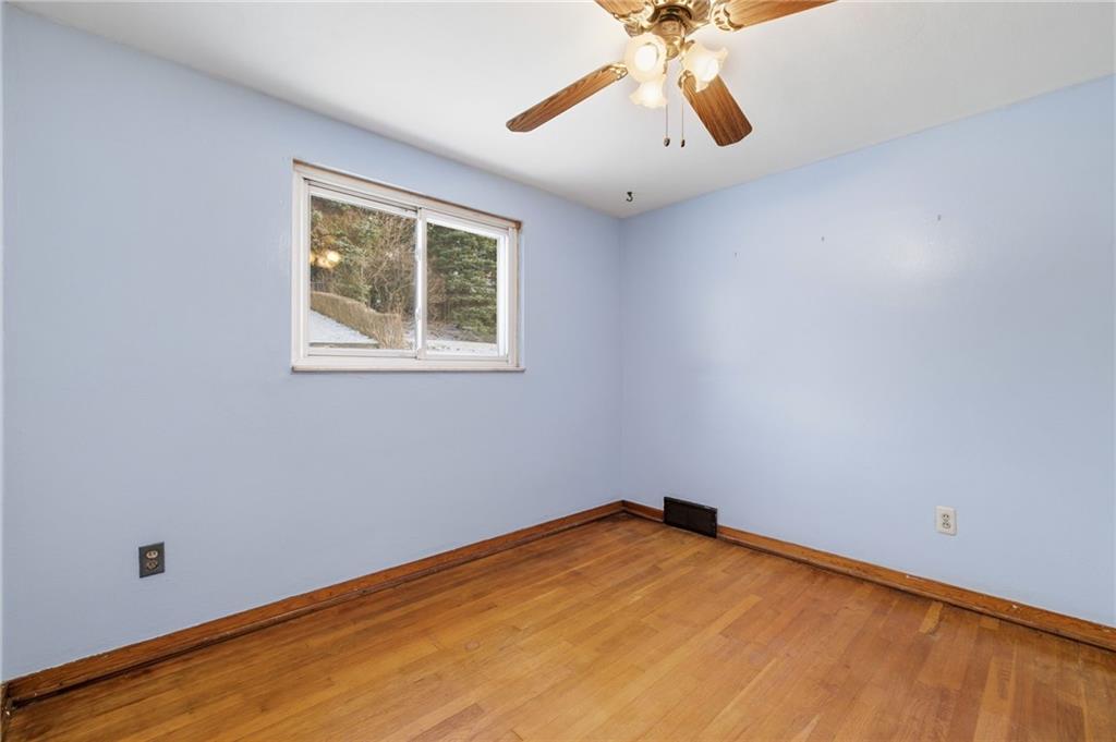 1368 Cathell Road Pittsburgh, PA 15236 - Photo 18 of 28 a view of empty room with window