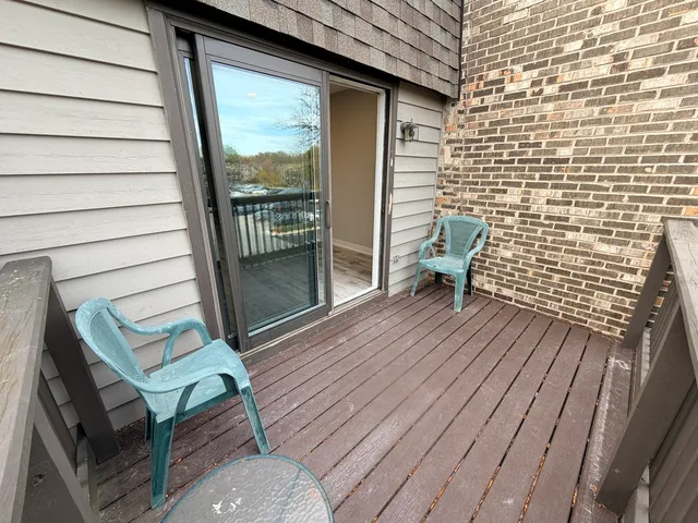 $2,150 | 1460 Stonebridge Circle, Unit G9, Wheaton, IL 60189
