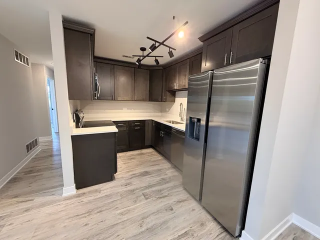 $2,150 | 1460 Stonebridge Circle, Unit G9, Wheaton, IL 60189