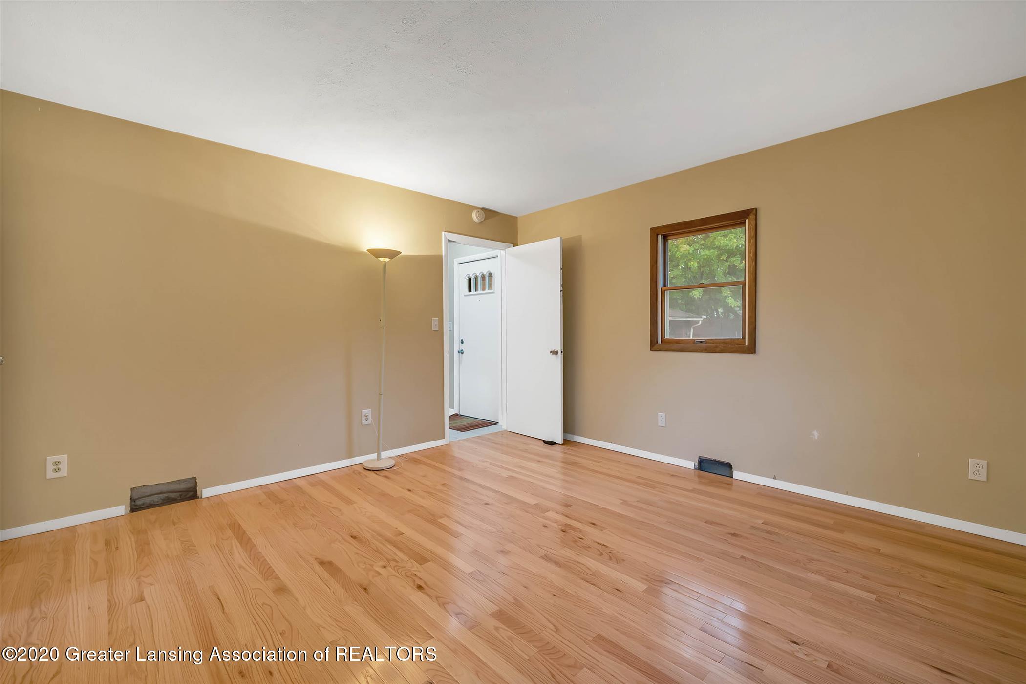2173 Iroquois Road Okemos, MI 48864 - Photo 13 of 41 2173 Iroquois Rd-WindowStill-Rea (26)