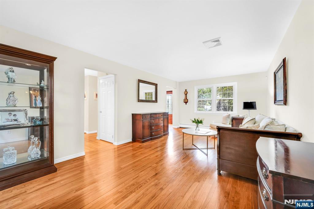 68 Fieldstone Place Wayne, NJ 07470 - Photo 5 of 37