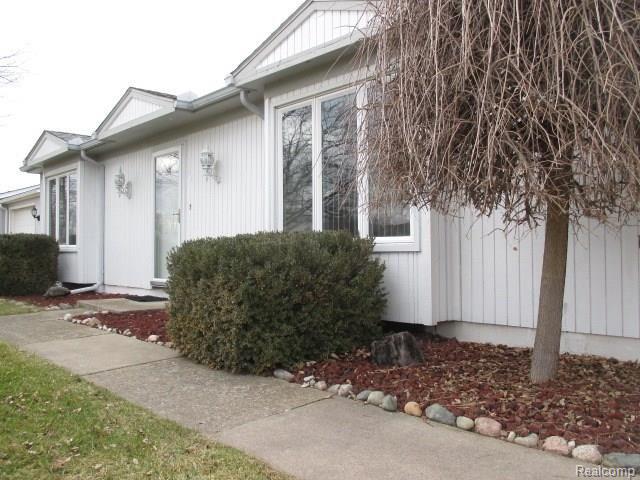 651 Leveque Circle Carleton, MI 48117 - Photo 3 of 17 3.JPG