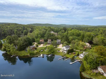 $1,595,000 | 10 Buckingham Lane, Monterey, MA 01245
