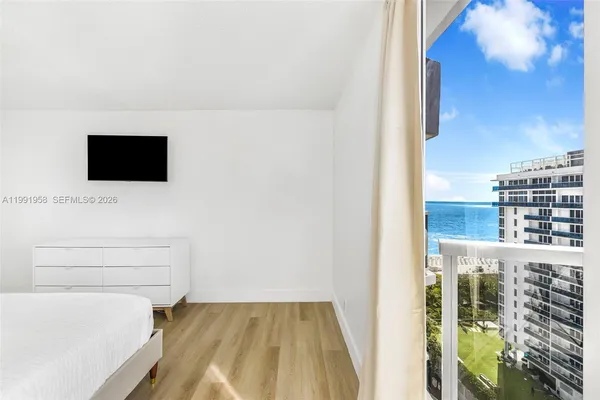 $4,200 | 2401 Collins Avenue, Unit 1906, Miami Beach, FL 33140