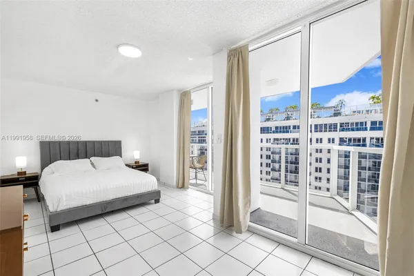 $4,200 | 2401 Collins Avenue, Unit 1906, Miami Beach, FL 33140