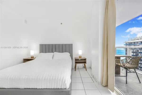 $4,200 | 2401 Collins Avenue, Unit 1906, Miami Beach, FL 33140
