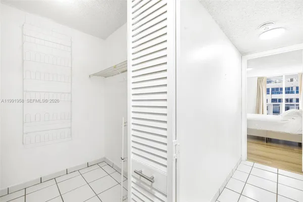 $4,200 | 2401 Collins Avenue, Unit 1906, Miami Beach, FL 33140