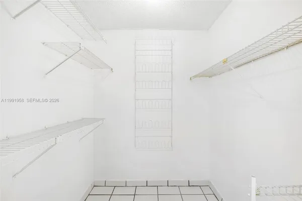 $4,200 | 2401 Collins Avenue, Unit 1906, Miami Beach, FL 33140