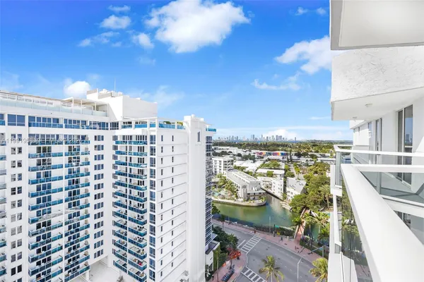 $4,200 | 2401 Collins Avenue, Unit 1906, Miami Beach, FL 33140
