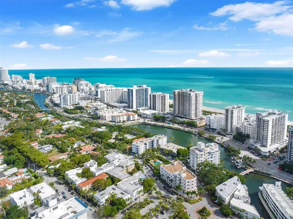 $4,200 | 2401 Collins Avenue, Unit 1906, Miami Beach, FL 33140