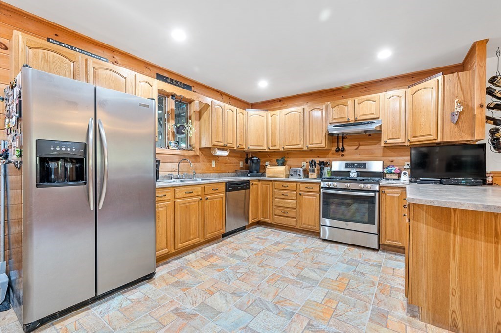 268 Tipton Rock Road Southbridge, MA 01550 - Photo 17 of 42 Gallery Image 17