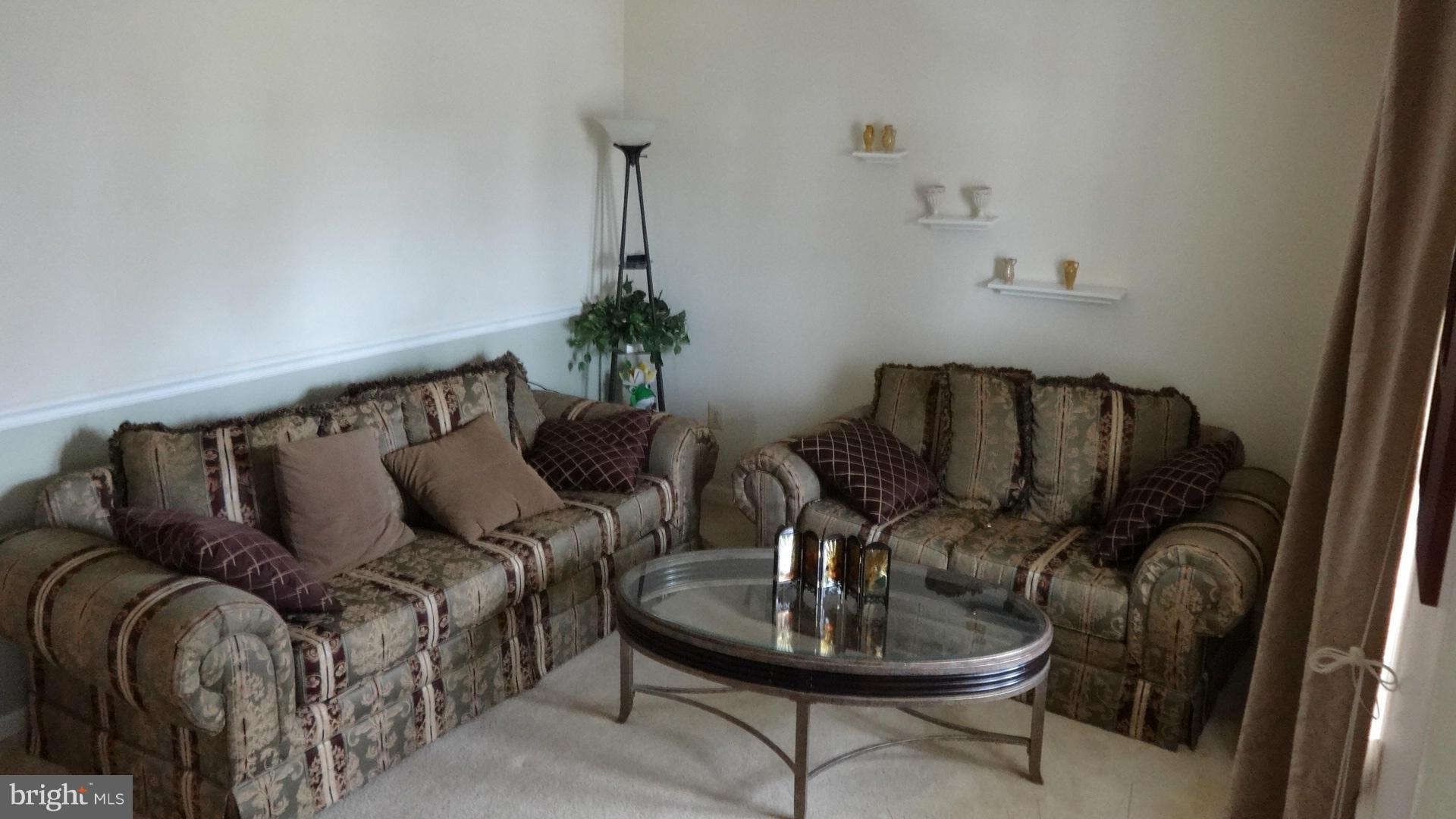 7201 Friendship Road Clinton, MD 20735 - Photo 17 of 25 Living Room