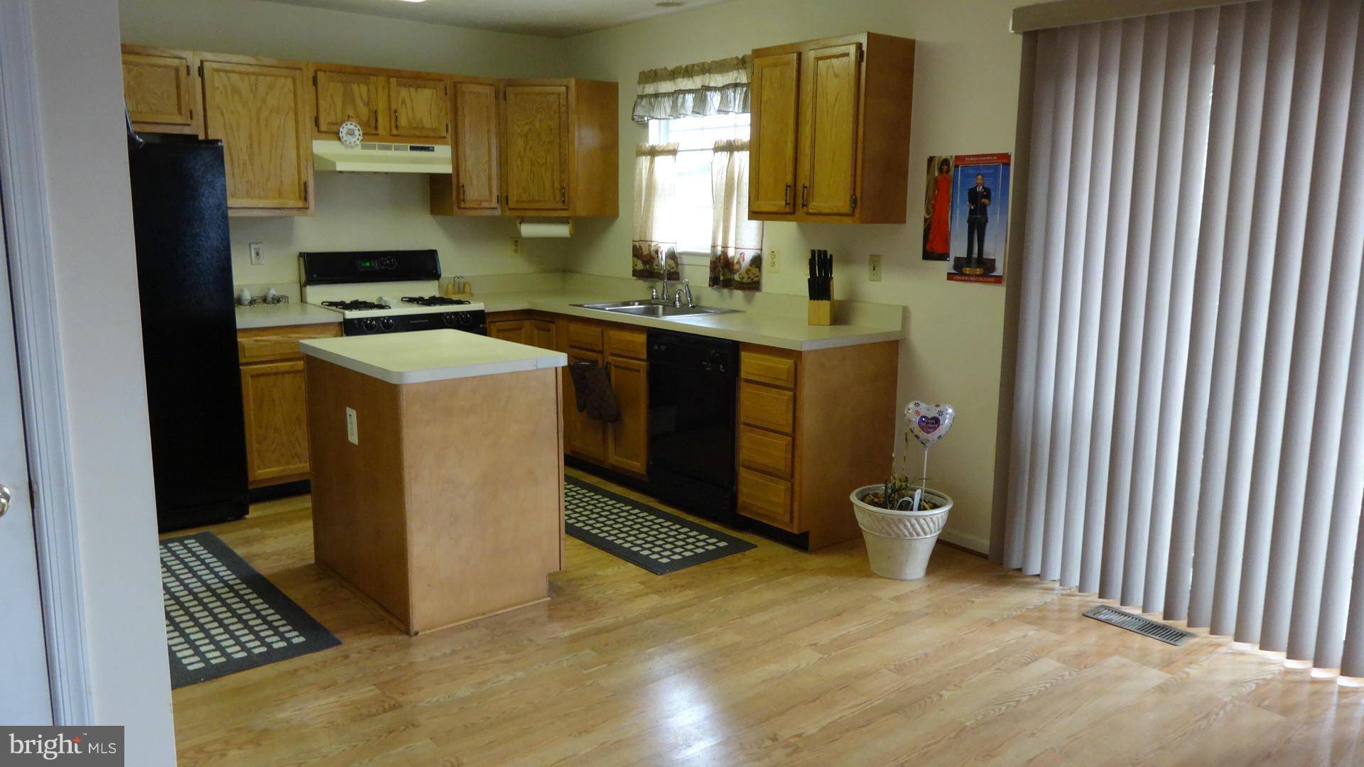 7201 Friendship Road Clinton, MD 20735 - Photo 7 of 25 Kitchen