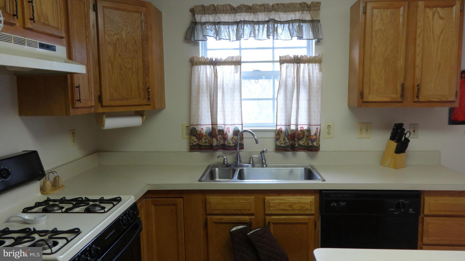 7201 Friendship Road Clinton, MD 20735 - Photo 8 of 25 Kitchen