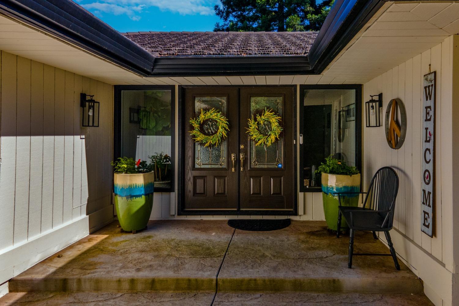 14975 Lago Drive Rancho Murieta, CA 95683 - Photo 36 of 41 a view of an chairs and table in the patio