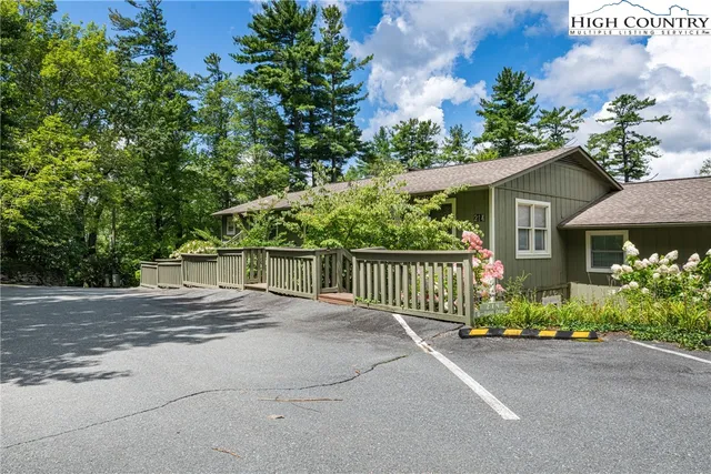 $475,000 | 214 Village Green, Unit B2, Blowing Rock, NC 28605