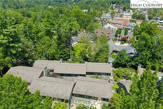 $475,000 | 214 Village Green, Unit B2, Blowing Rock, NC 28605