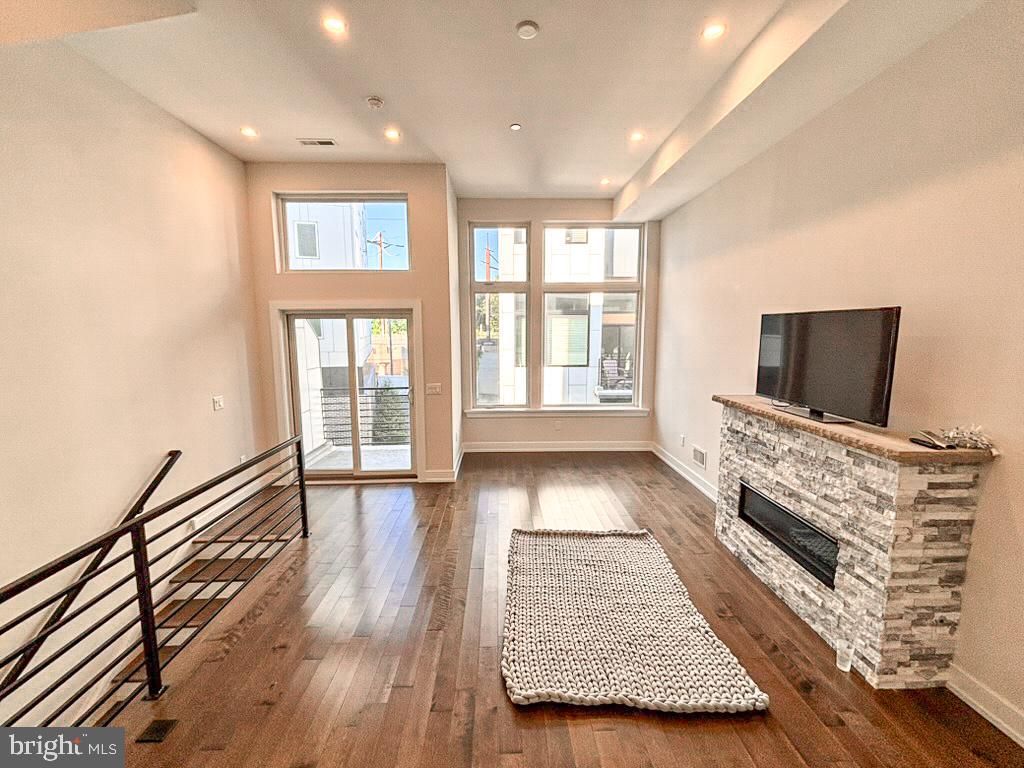 2527 Graduate Square Philadelphia, PA 19146 - Photo 3 of 31
