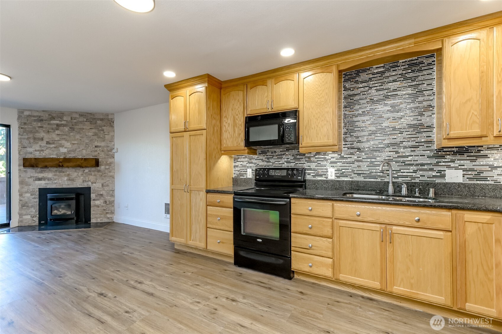 25014 Lake Fenwick Road, Unit 28 Kent, WA 98032 - Photo 5 of 35