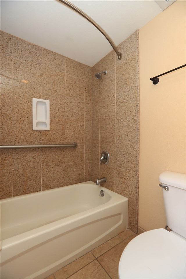 4401 Lower Honoapiilani Road, Unit B501 Lahaina, HI 96761 - Photo 13 of 14 a bathroom with a toilet and a bath tub