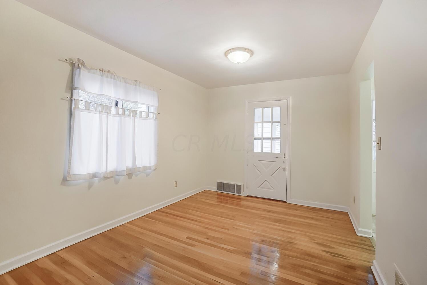 2017 Jervis Road Columbus, OH 43221 - Photo 8 of 40 50044179-009_web