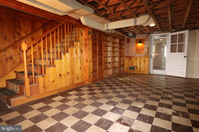 a view of a black and white door