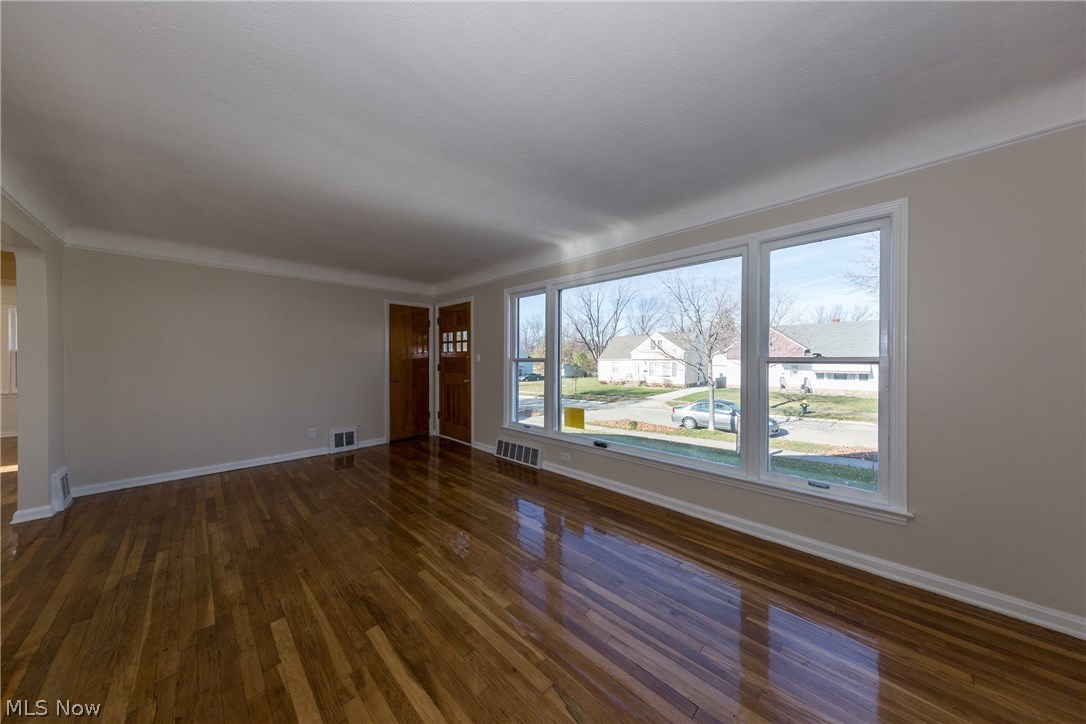 3786 Wallingford Road South Euclid, OH 44121 - Photo 4 of 25