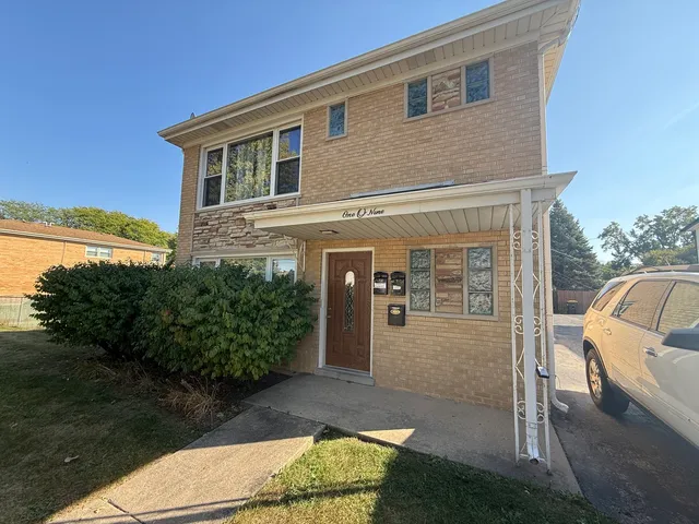 $1,750 | 109 Central Avenue, Unit A, Roselle, IL 60172