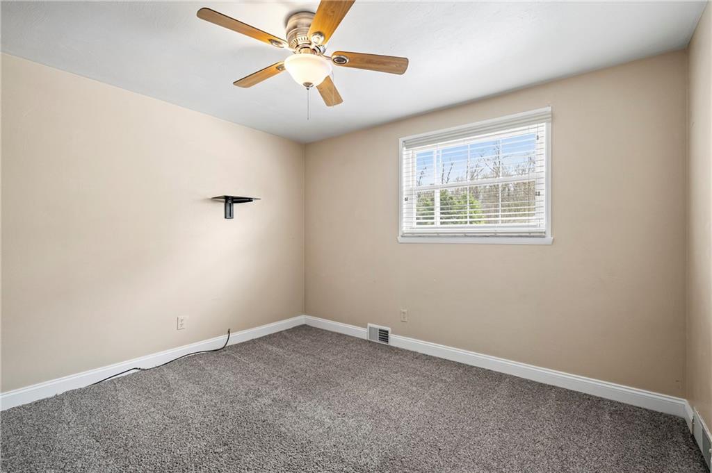 3033 Universal Road Pittsburgh, PA 15235 - Photo 18 of 30