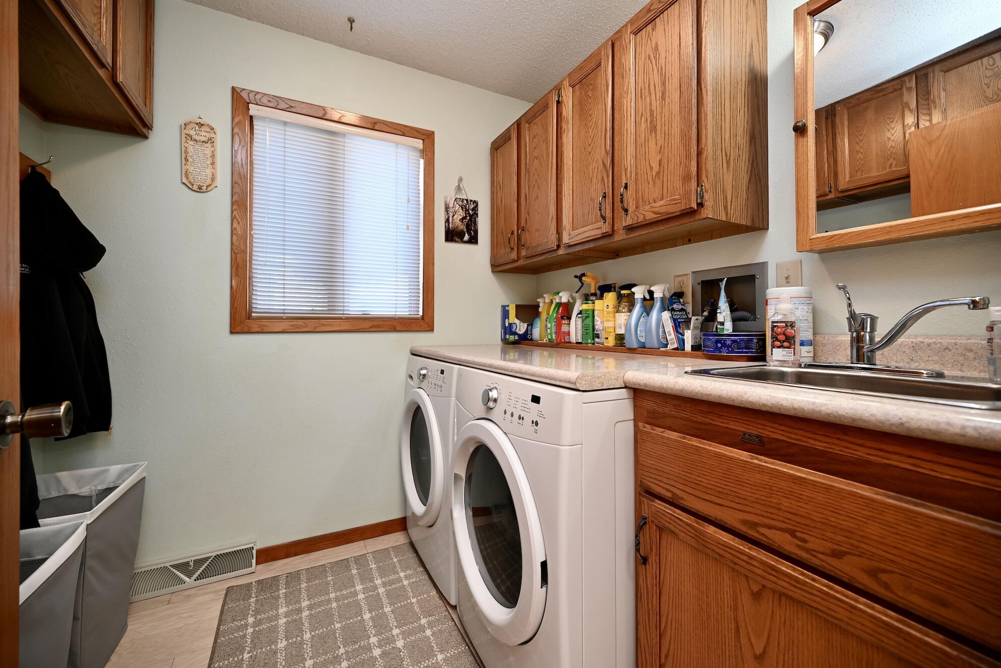935 38th Avenue Goodview, MN 55987 - Photo 16 of 39 16 MF Laundry & Mud Room