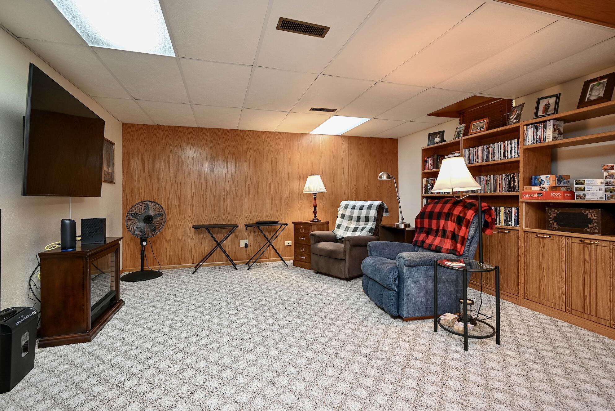 935 38th Avenue Goodview, MN 55987 - Photo 24 of 39 24 LL Family Room