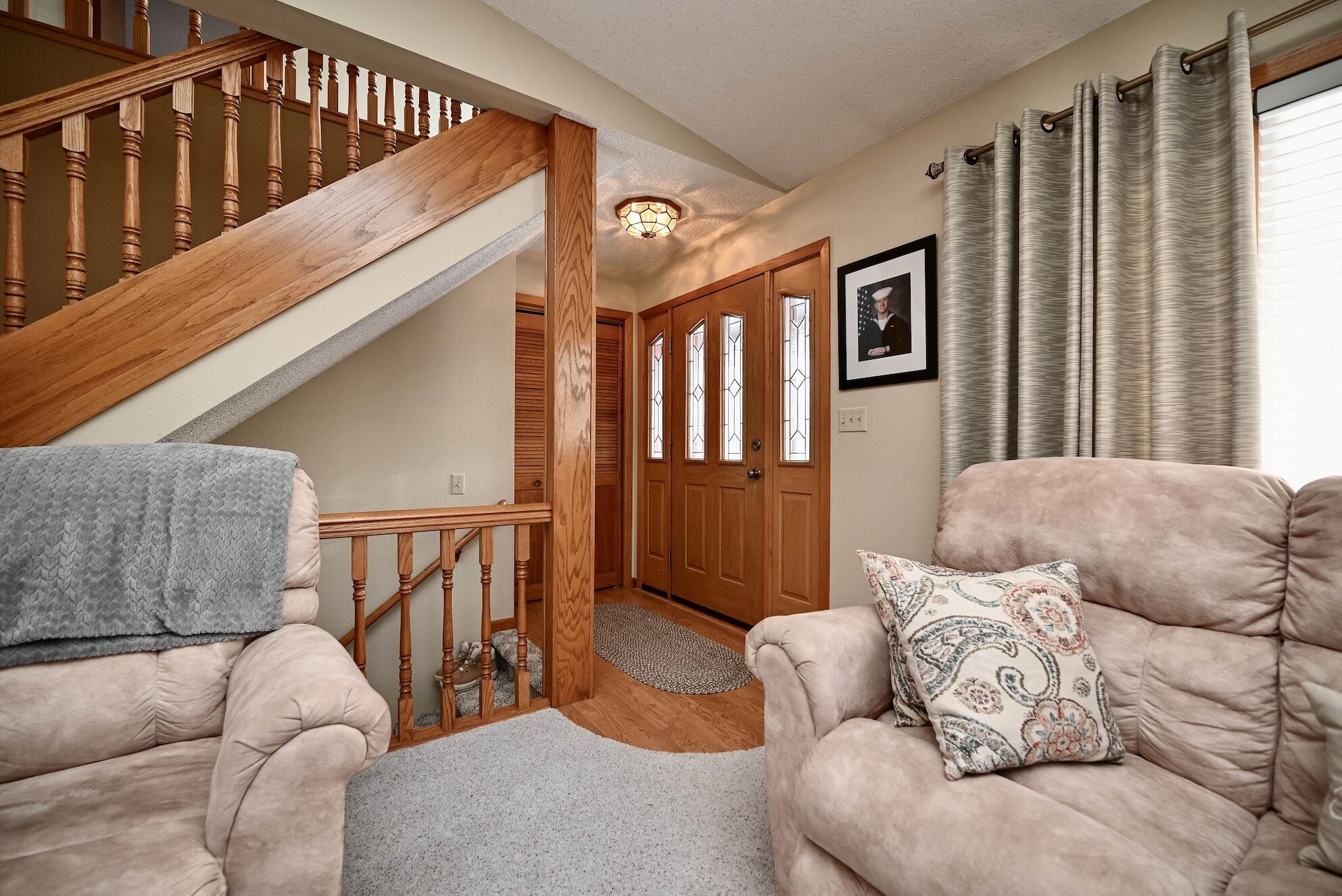 935 38th Avenue Goodview, MN 55987 - Photo 3 of 39 3 Front Entryway