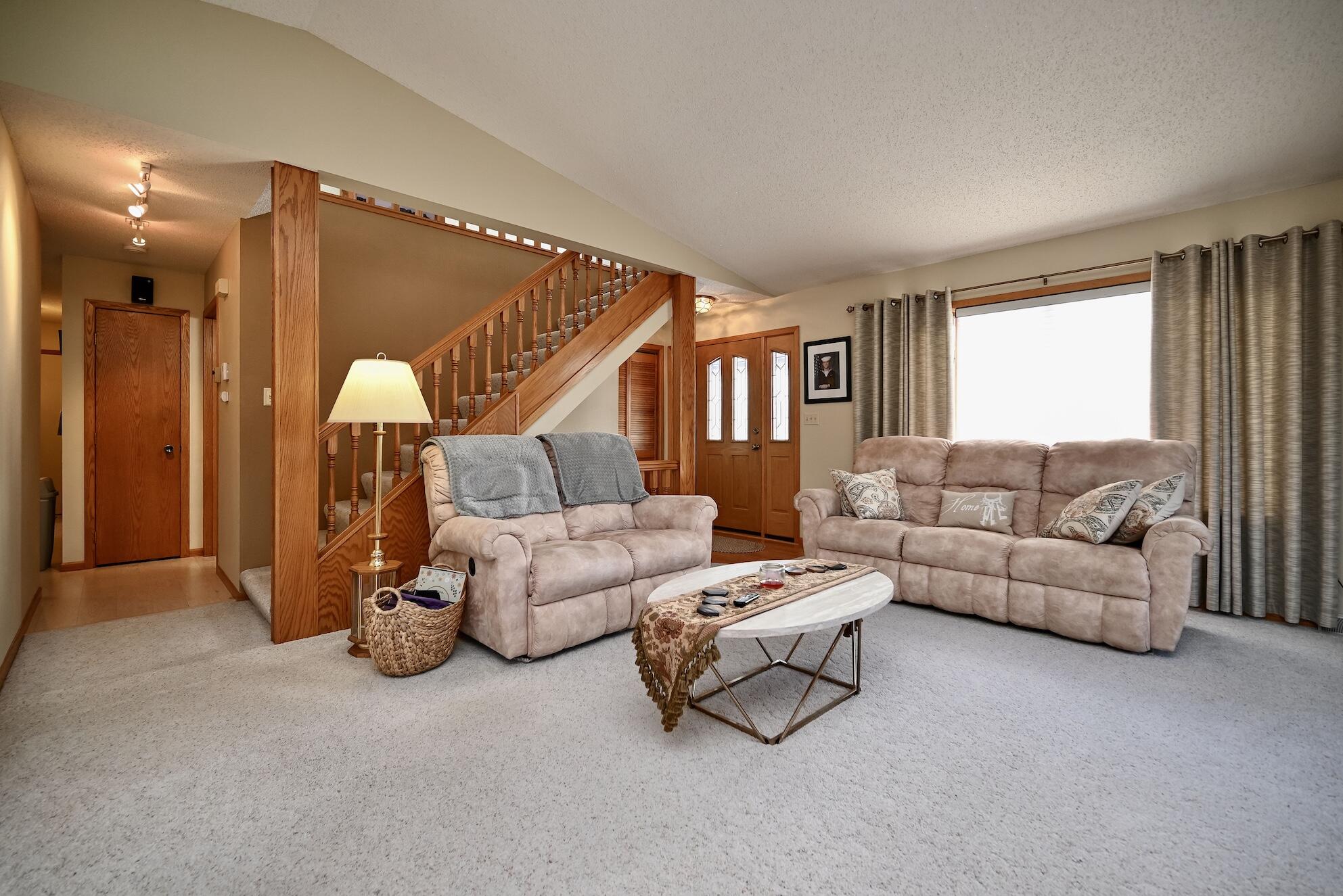 935 38th Avenue Goodview, MN 55987 - Photo 4 of 39 4 Living Room I