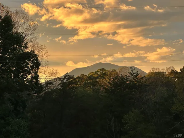 $529,000 | 2855 Hawkins Ridge Road, Goode, VA 24556