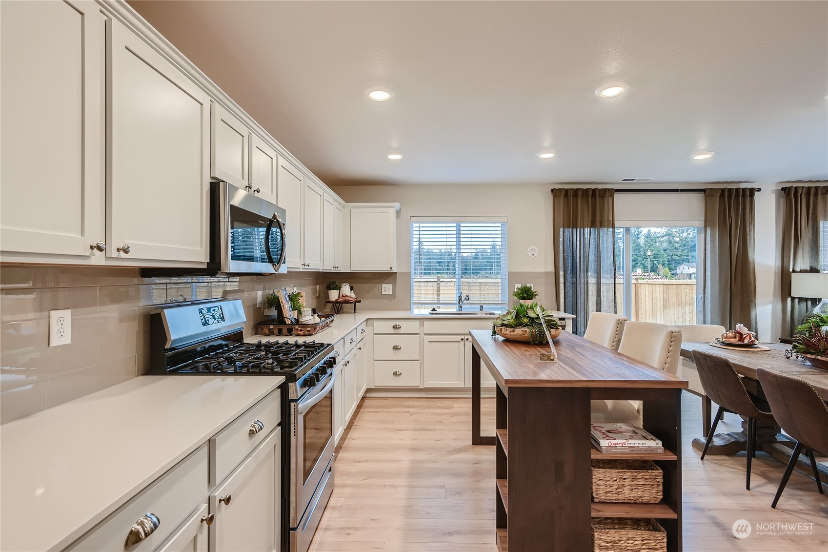 440 Northeast Ridge Point Boulevard, Unit 139 Belfair, WA 98528 - Photo 5 of 14 Gallery Image 5