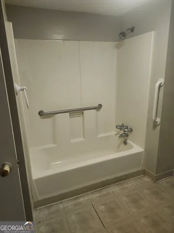 $1,800 | 2828 Engle Road Northwest, Atlanta, GA 30318