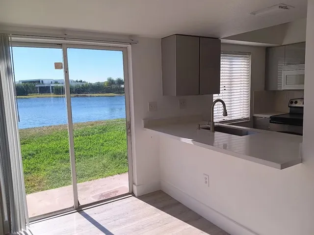 $2,900 | 150 Riviera Circle, Weston, FL 33326