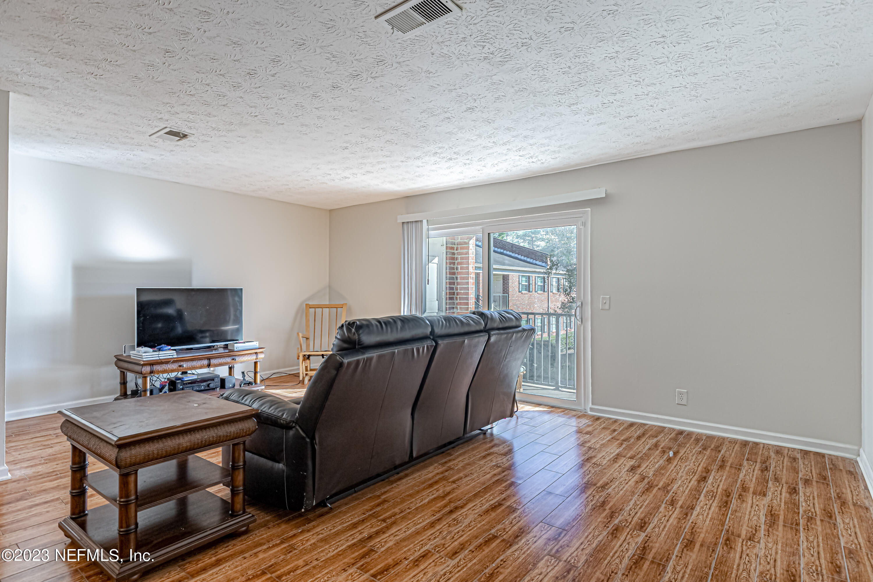 4915 Baymeadows Road, Unit 2H Jacksonville, FL 32217 - Photo 5 of 32 9-Living Room