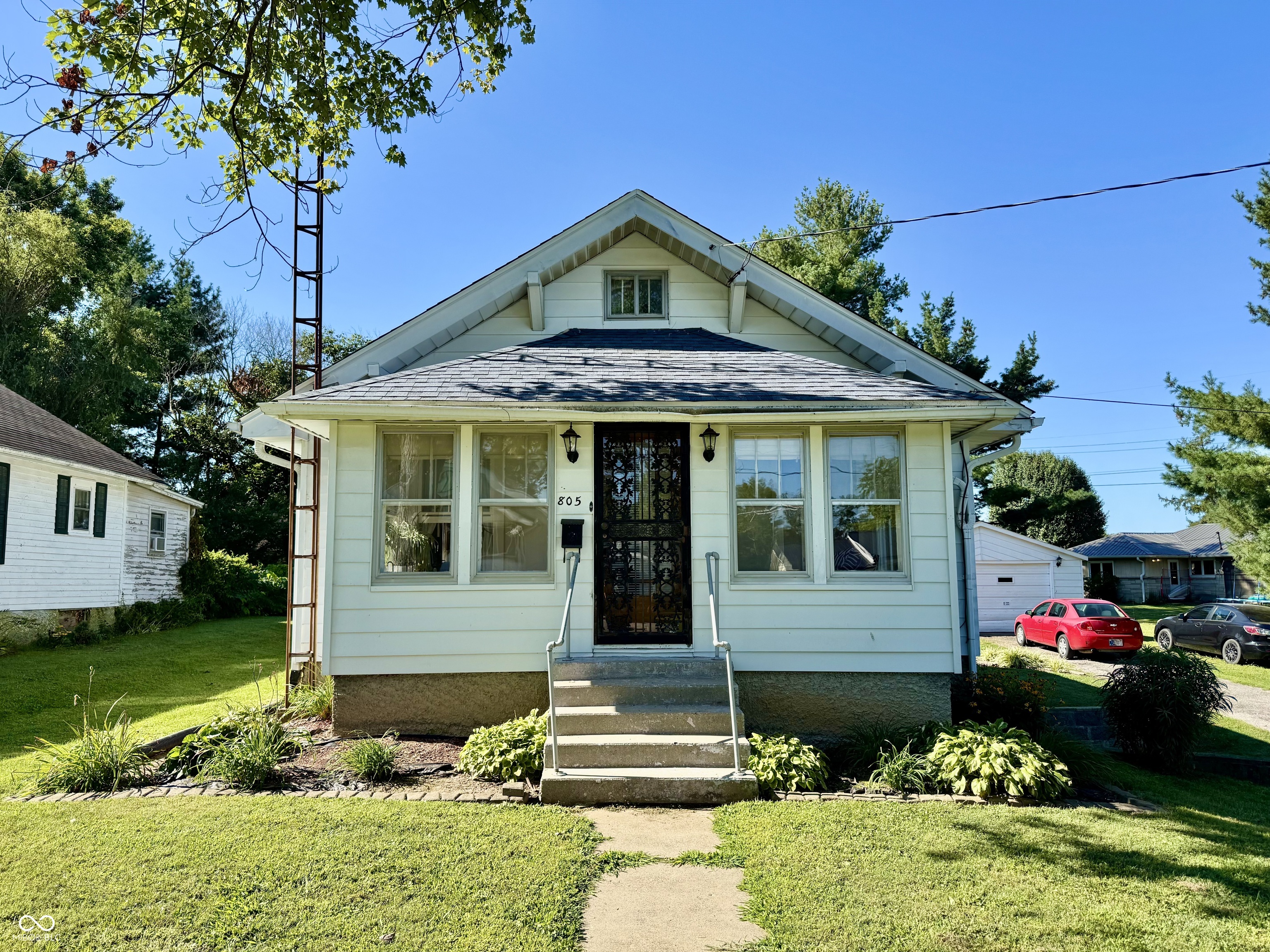 805 Smith Street Salem, IN 47167 - Photo 2 of 34