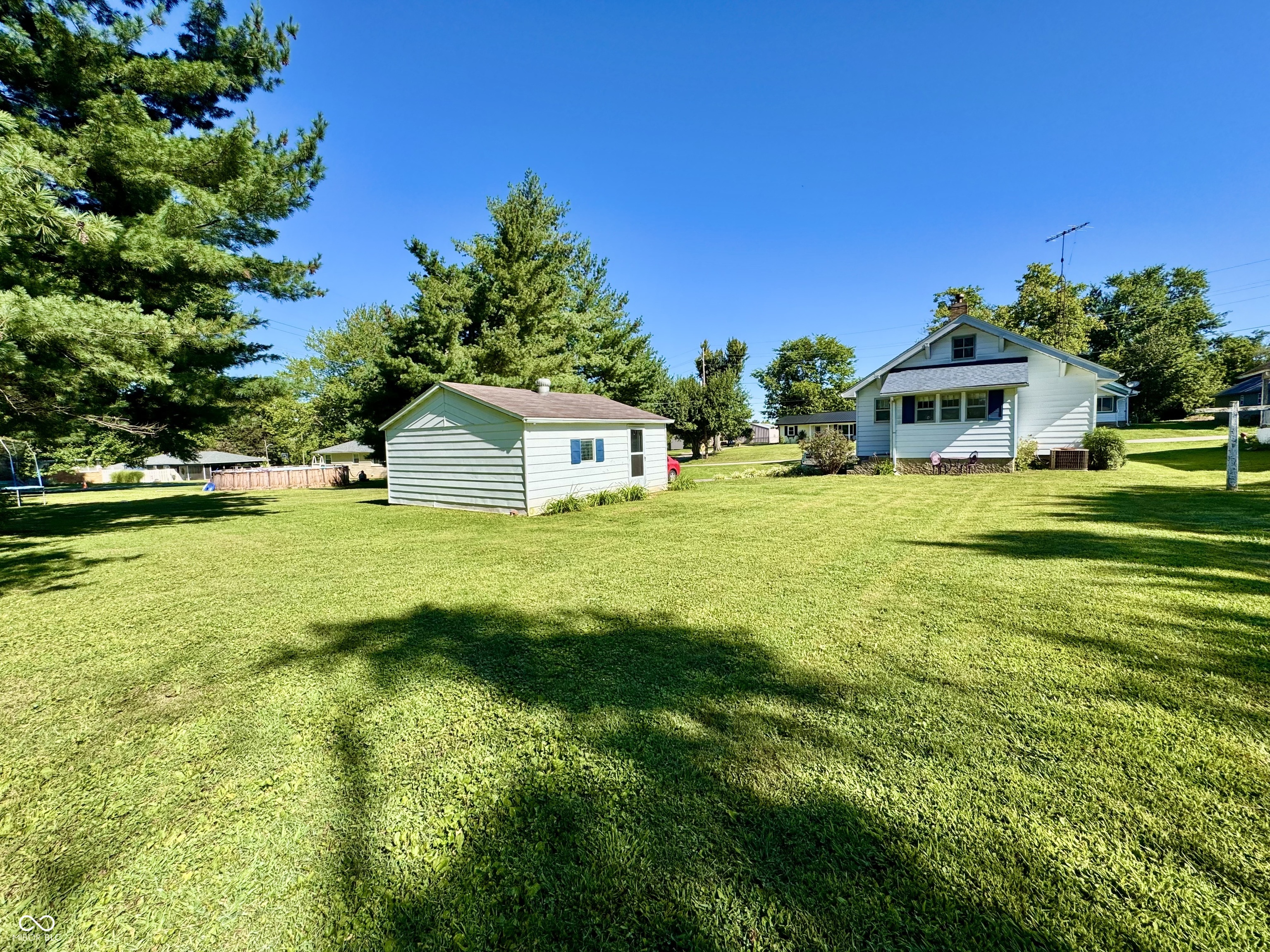 805 Smith Street Salem, IN 47167 - Photo 27 of 34