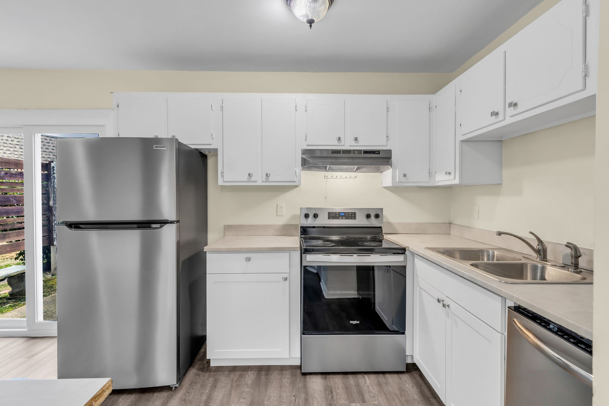 370 Wallace Road, Unit F5 Nashville, TN 37211 - Photo 1 of 28 a kitchen with a stove microwave and refrigerator