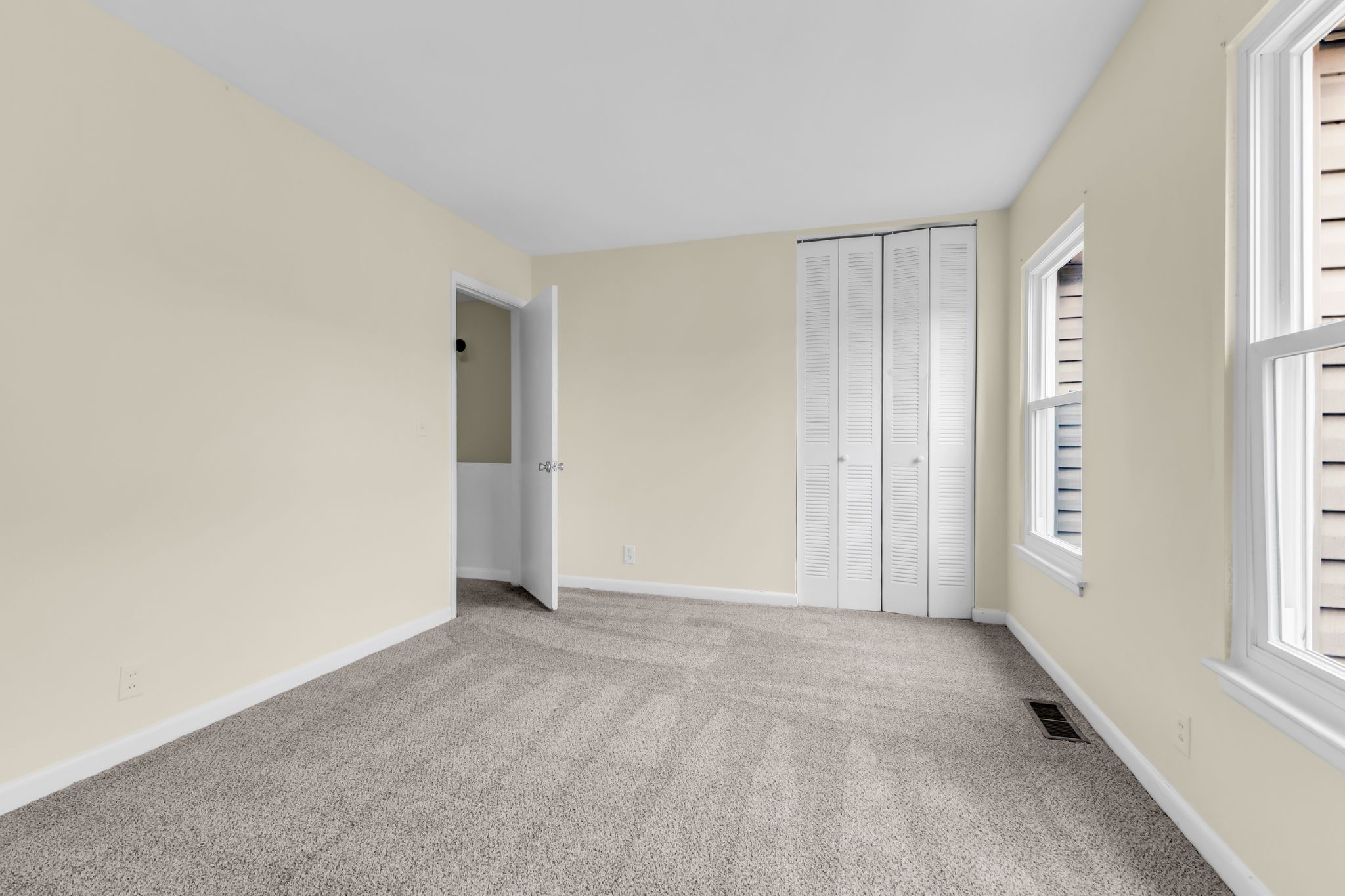 370 Wallace Road, Unit F5 Nashville, TN 37211 - Photo 18 of 28 a view of an empty room with a window