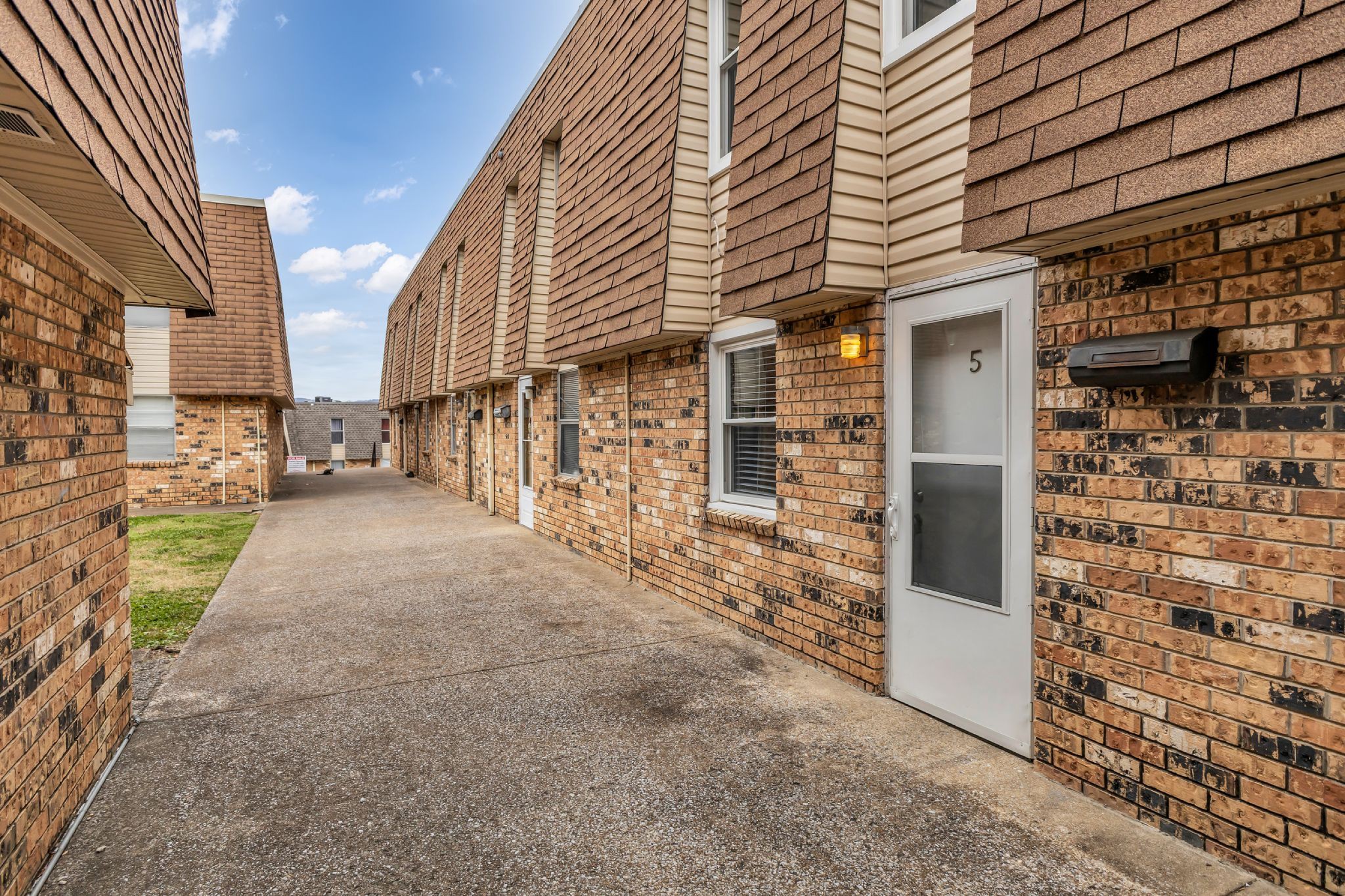 370 Wallace Road, Unit F5 Nashville, TN 37211 - Photo 21 of 28 a view of a pathway along a building