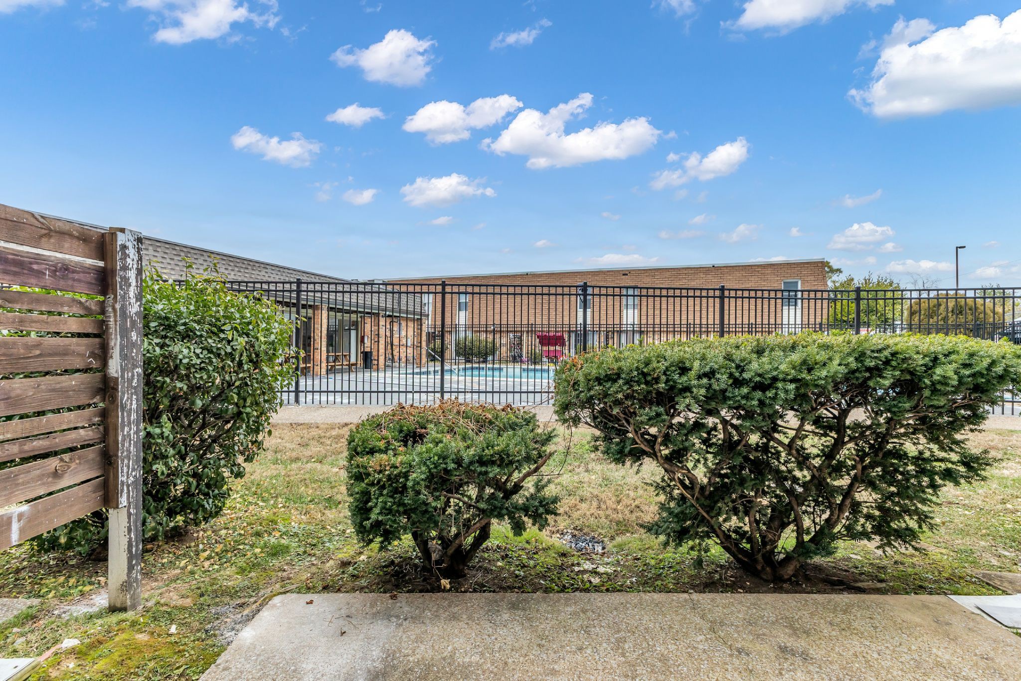 370 Wallace Road, Unit F5 Nashville, TN 37211 - Photo 23 of 28 a view of a garden