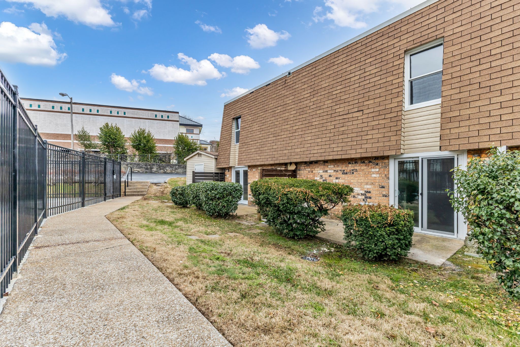 370 Wallace Road, Unit F5 Nashville, TN 37211 - Photo 24 of 28 a view of backyard with potted plants
