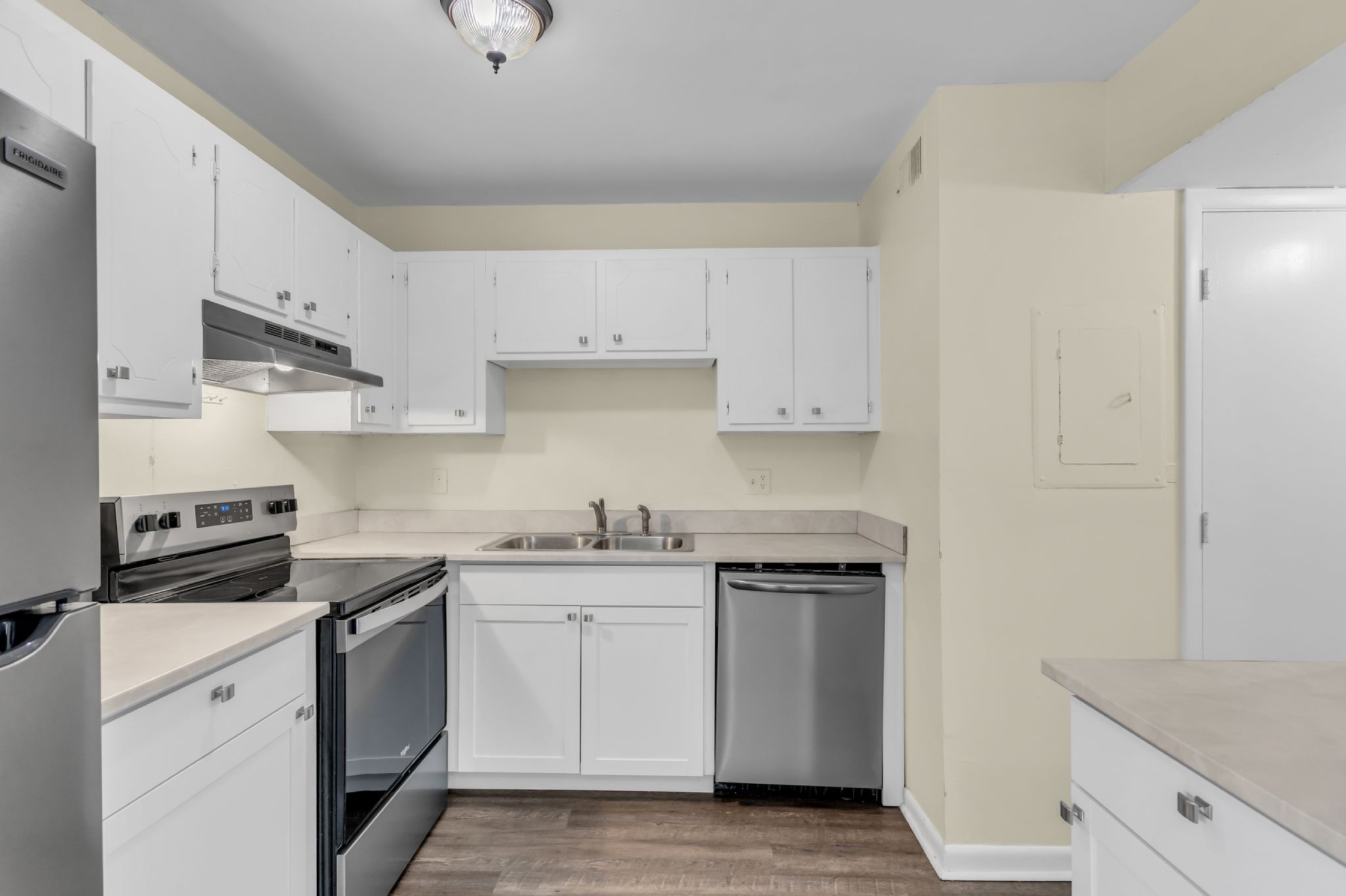 370 Wallace Road, Unit F5 Nashville, TN 37211 - Photo 3 of 28 a kitchen with stainless steel appliances a sink stove and cabinets