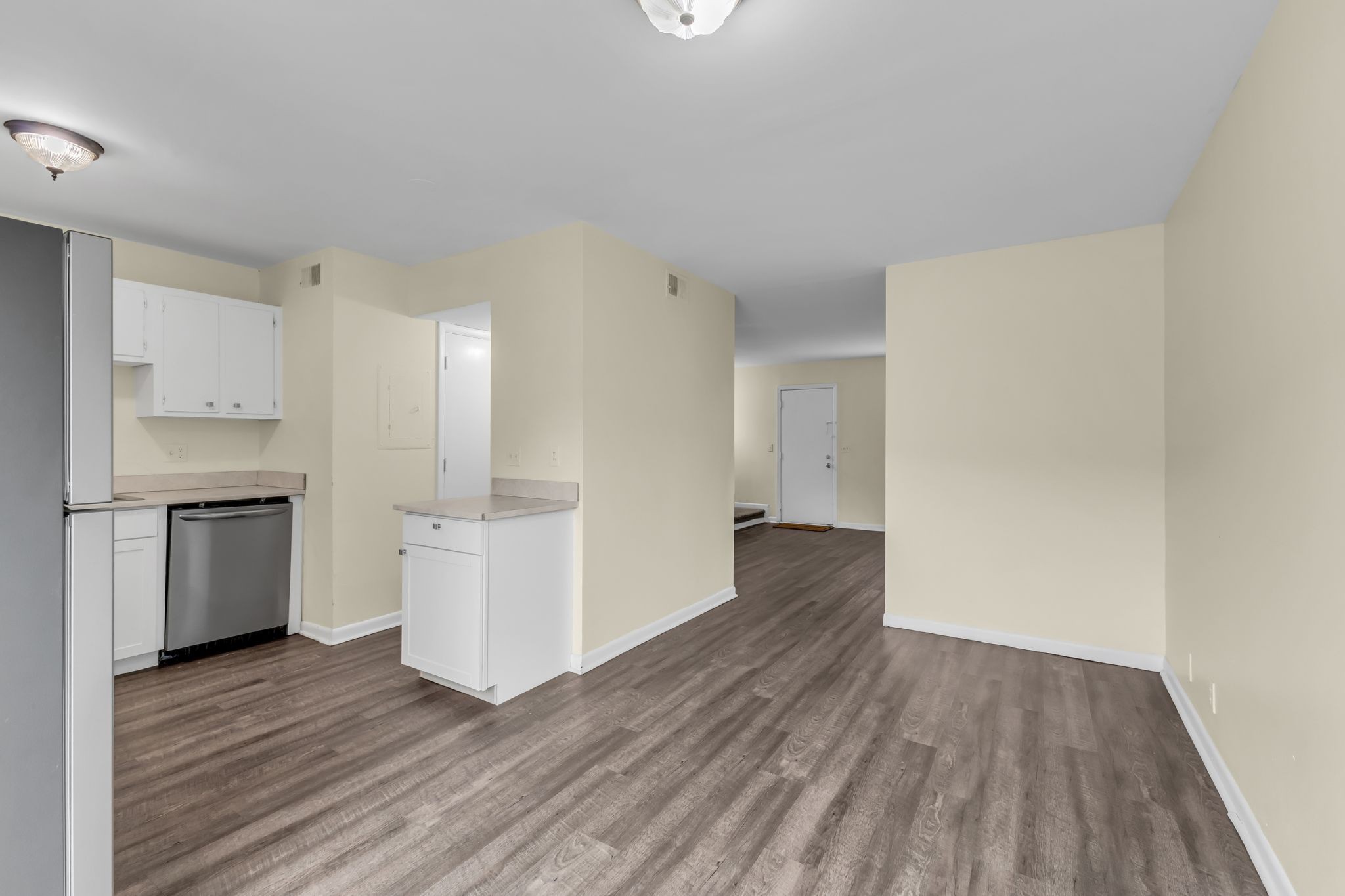 370 Wallace Road, Unit F5 Nashville, TN 37211 - Photo 5 of 28 a view of kitchen and wooden floor