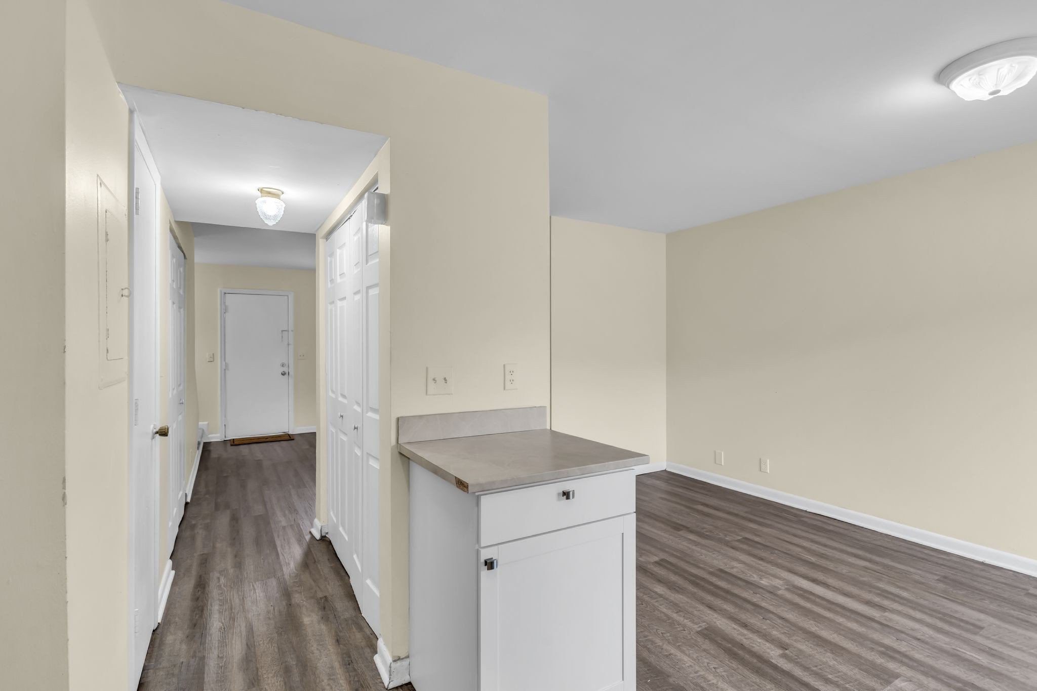 370 Wallace Road, Unit F5 Nashville, TN 37211 - Photo 10 of 28 a view of hallway with wooden floor