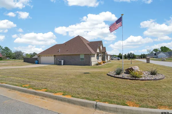 $755,000 | 15524 Sugar Rdg Lane, Flint, TX 75762