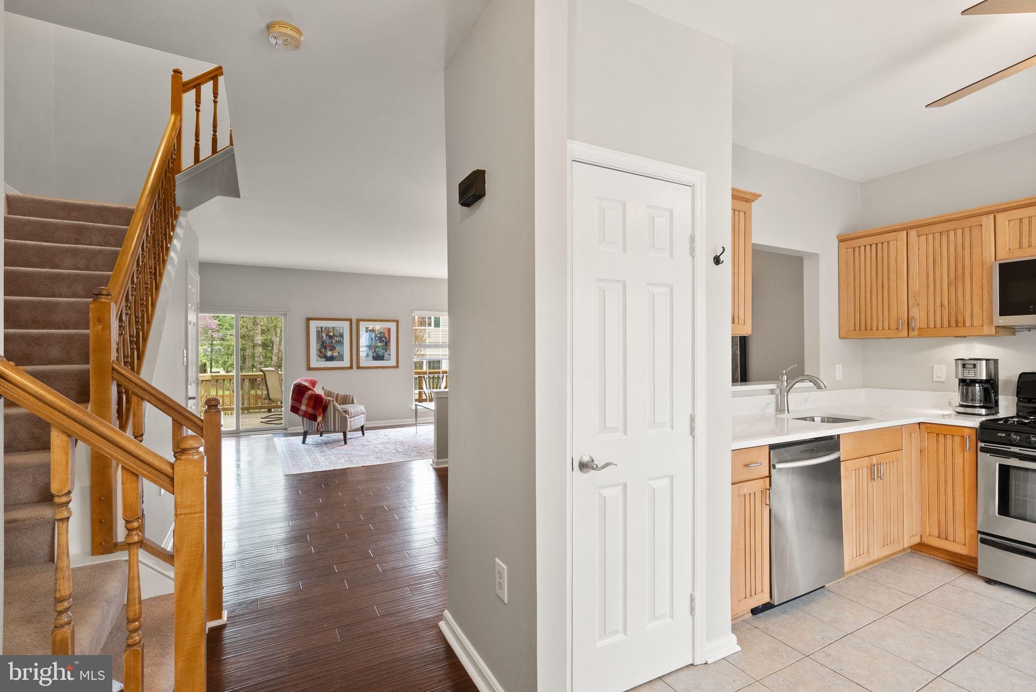 303 Rangers Way Southeast Leesburg, VA 20175 - Photo 3 of 37